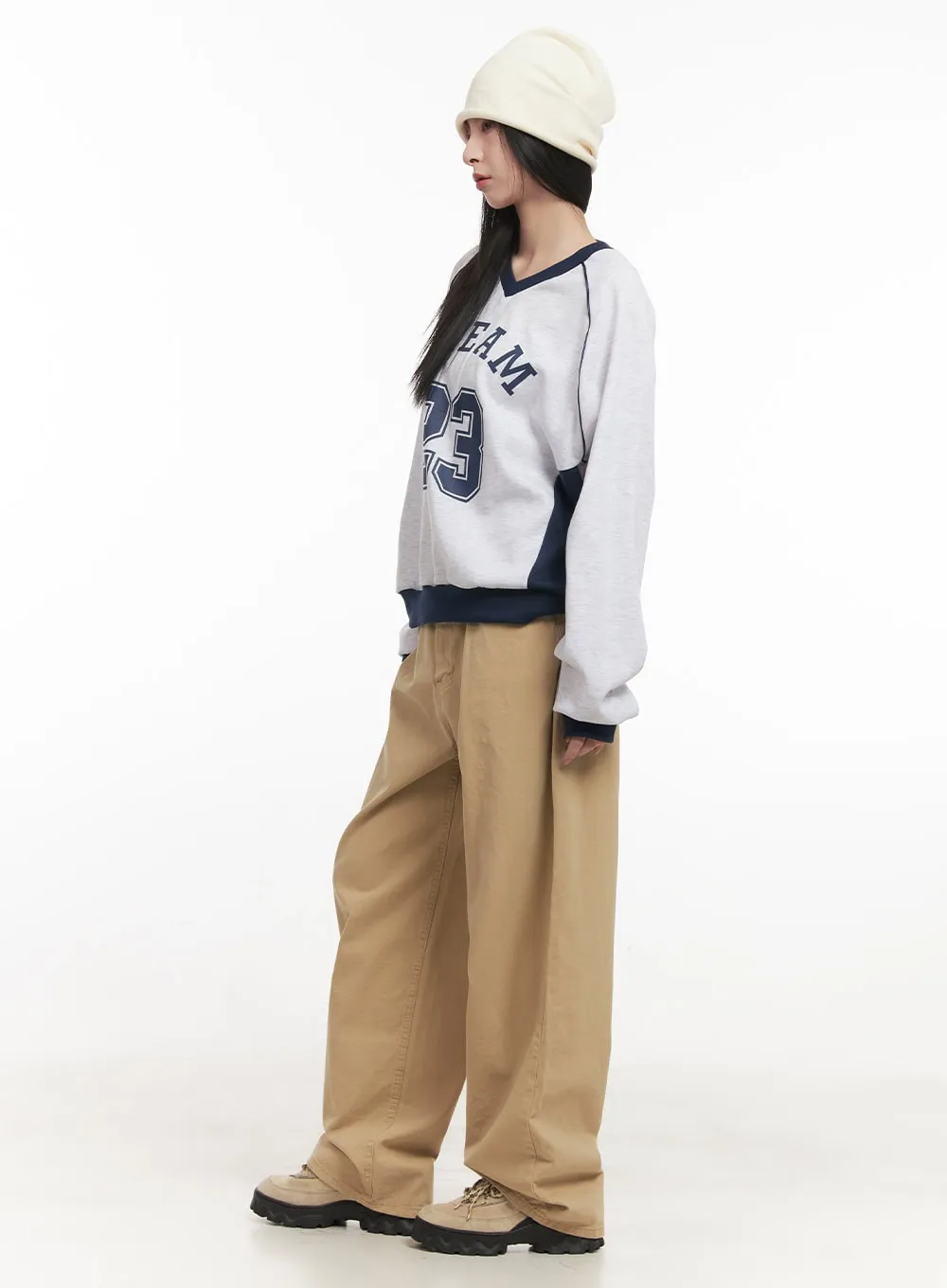 Graphic V-Neck Sweatshirt CF514